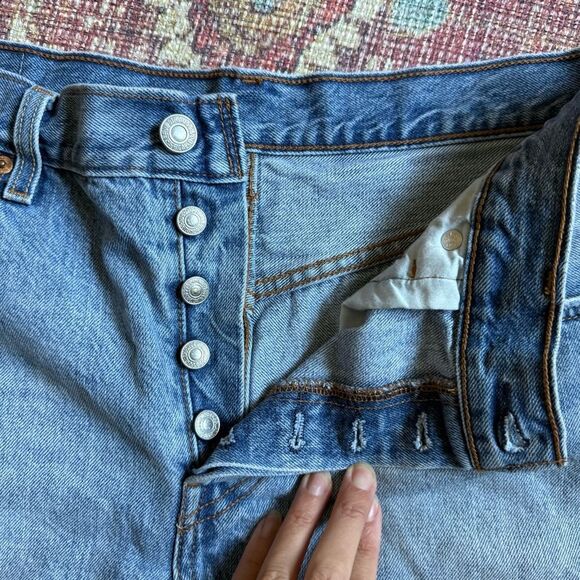 Levi’s 501 Denim Frayed Hem Women Shorts size 31 Button Fly - Picture 7 of 9